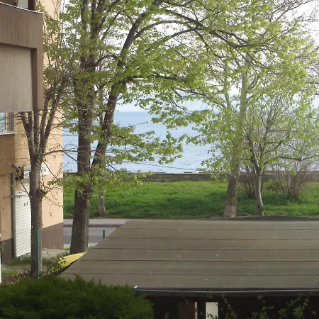 Pomorie Apartment דירה פומורי
