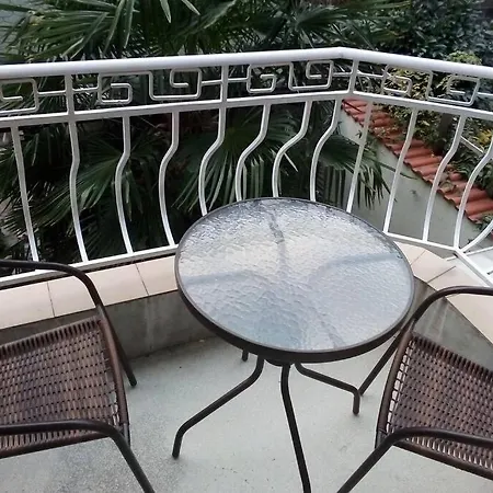 Pomorie Apartment דירה *
