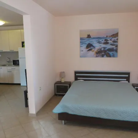 Pomorie Apartment * פומורי