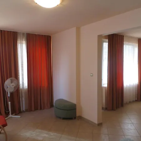 Pomorie Apartment דירה *